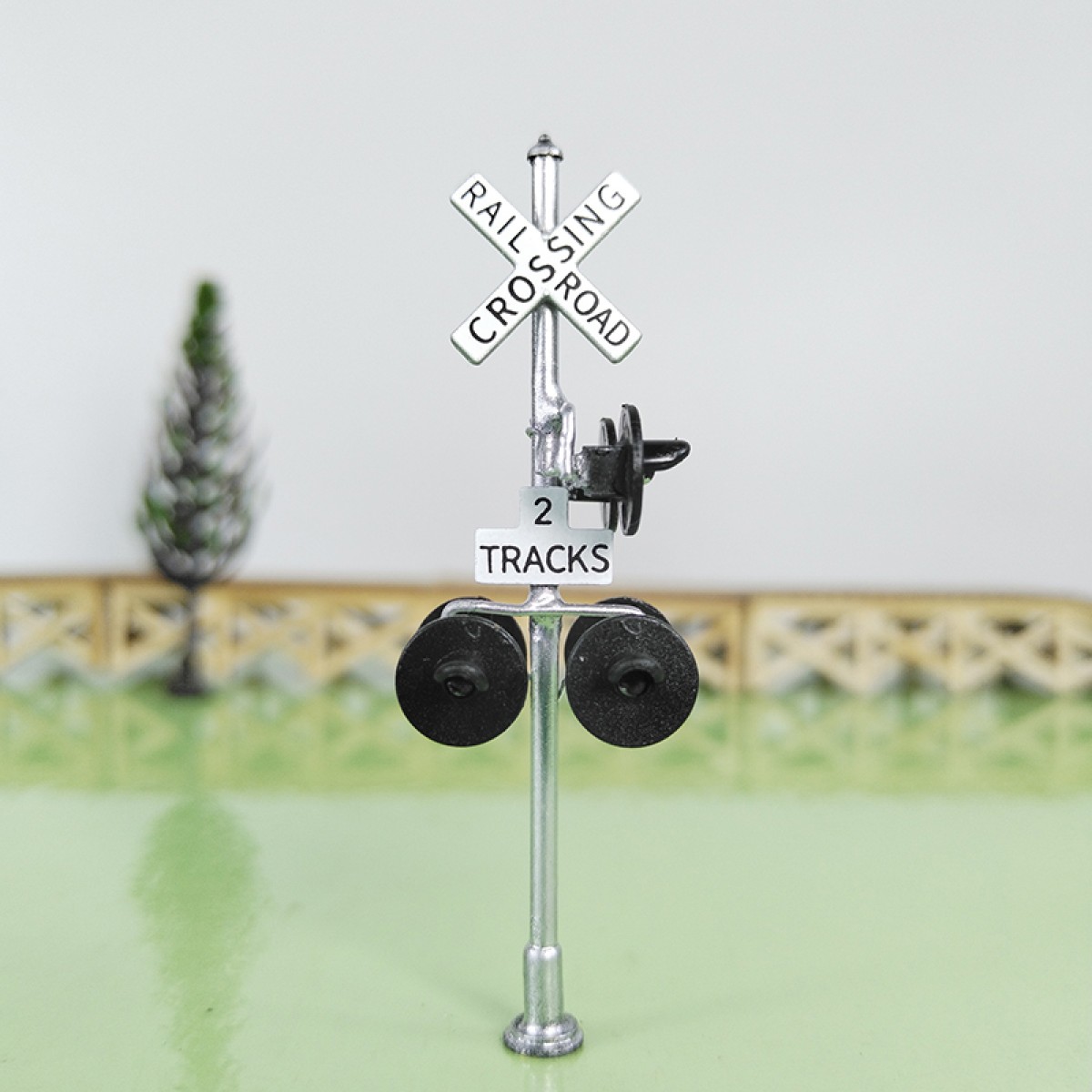 1 x HO scale railroad grade crossing signal with side assistant signal #CWS